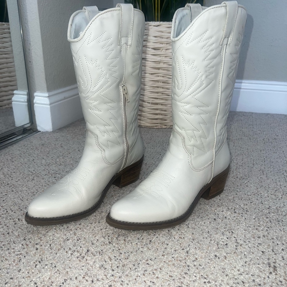 Steve Madden Cream Heeled Boots with Western Flair
